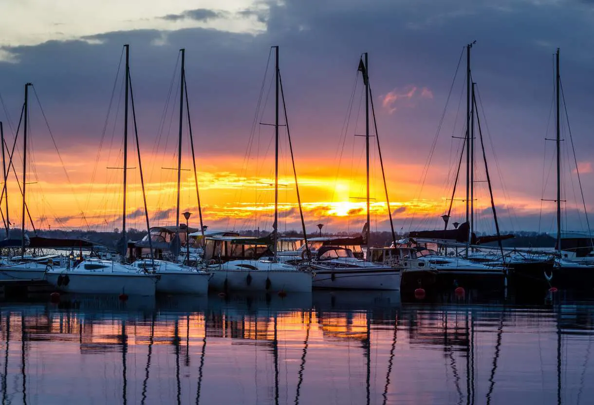Marina i pomost nad Jeziorem Niesłysz